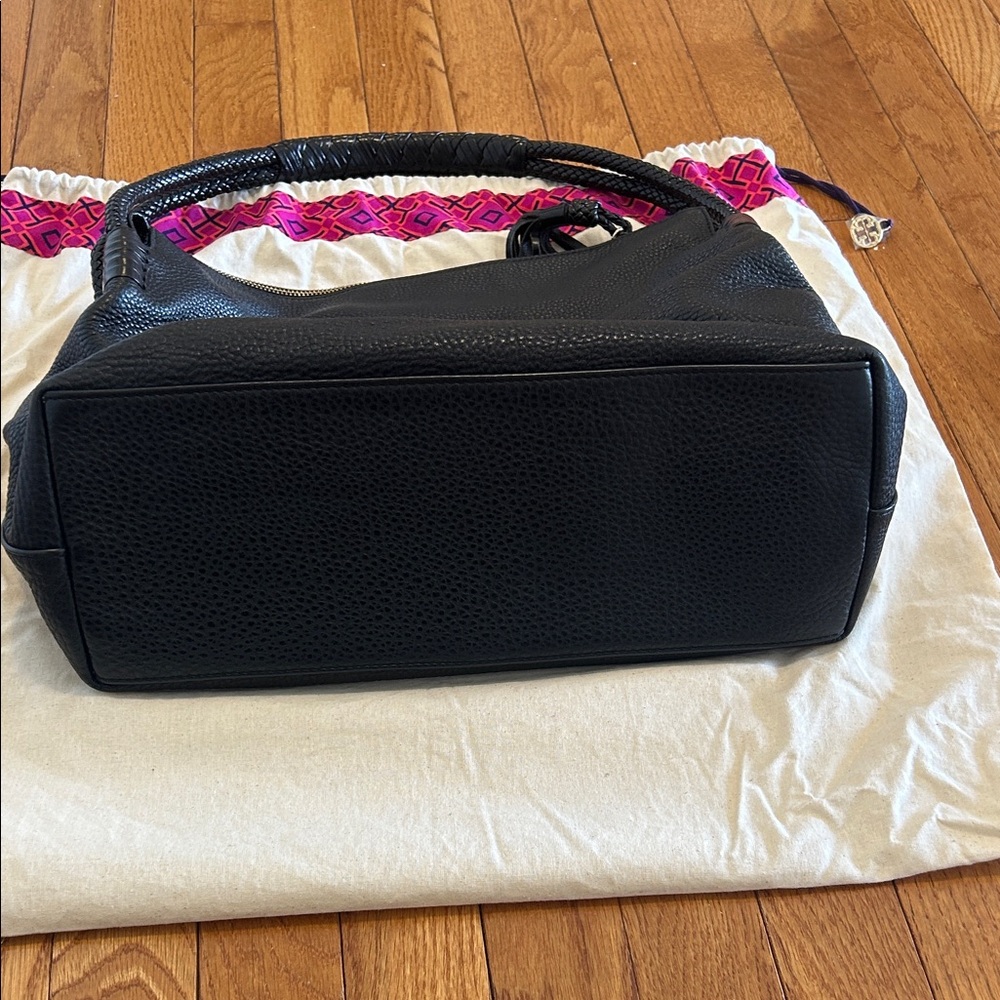 TORY BURCH TAYLOR Black Pebbled Leather Hobo Bag - Picture 9 of 14